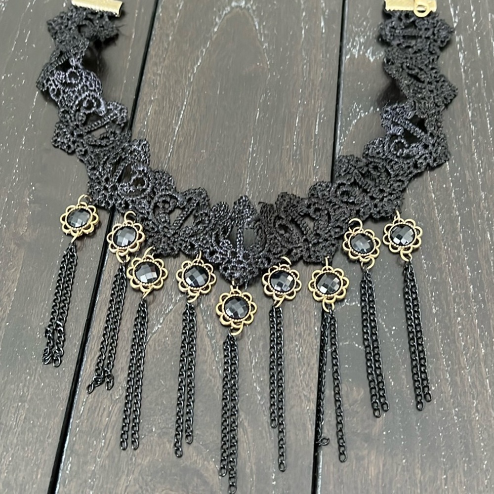 Choker - Picture 9 of 10